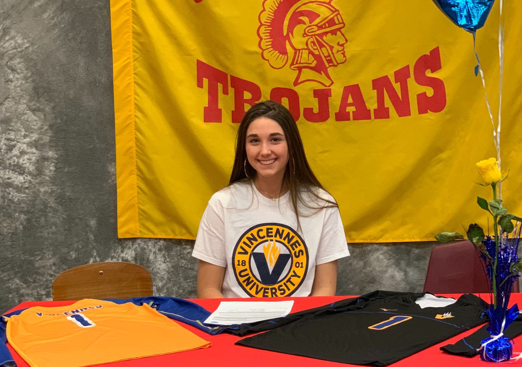 Kacee Nicholson signs with Vincennes
